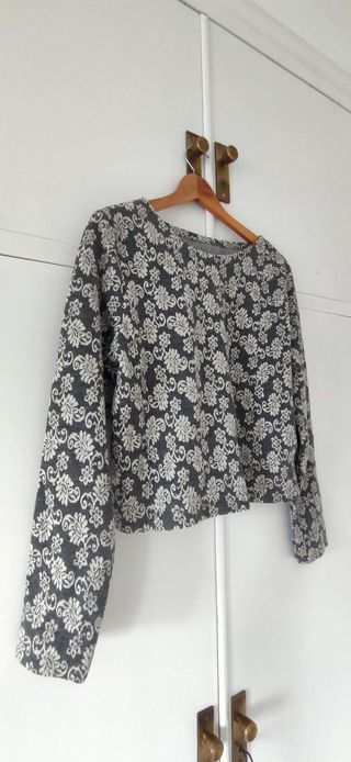 Jersey estampado gris y blanco