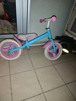 Bici sin pedales azul y rosa