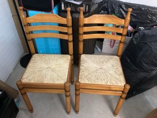 Juego de 2 sillas de madera y heno
