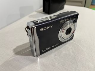 Cámara Sony Cyber-shot + Cargador y funda