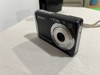 Cámara Sony Cyber-shot + Cargador y funda