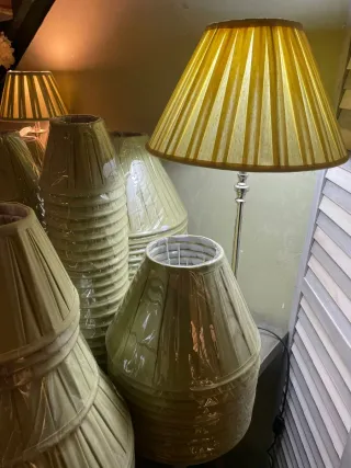 Pantallas de lámpara beige plisadas