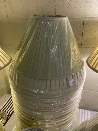 Pantallas de lámpara beige plisadas