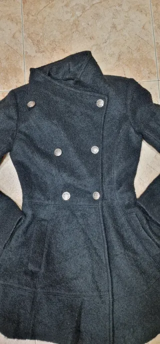 Abrigo Guess Militar Negro Talla XS