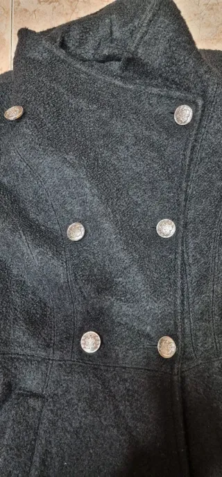 Abrigo Guess Militar Negro Talla XS