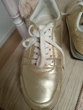 Zapatillas Armani doradas