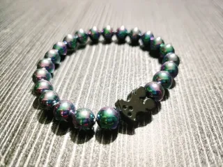 Pulsera de cuentas con figura