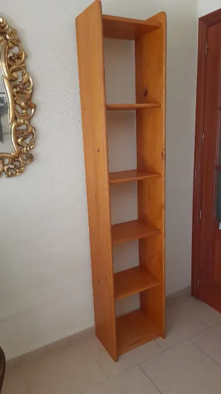 Estantería de madera