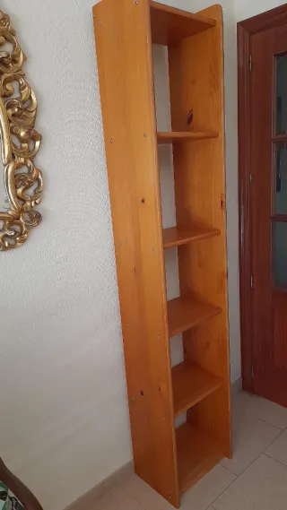 Estantería de madera