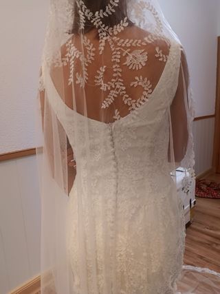 Traje de Novia Encaje Chantilly. Precio ajustable.