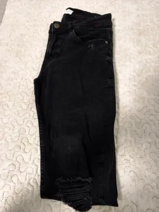 Pantalones vaqueros Bershka negros rotos