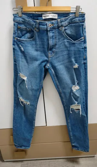 Pantalones vaqueros Bershka negros rotos