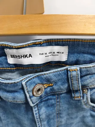 Pantalones vaqueros Bershka negros rotos