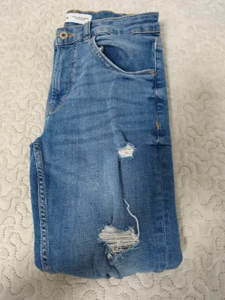 Pantalones vaqueros Bershka negros rotos