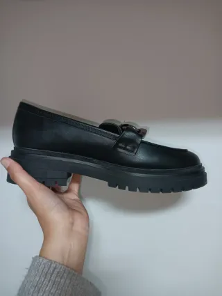 Mocasines negros Catwalk con cadena