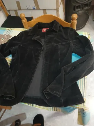 Chaqueta Guess Negra Pana