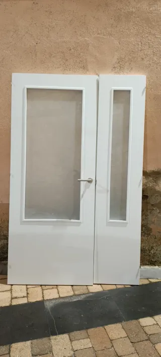 Puerta maciza lacada blanca con cristal