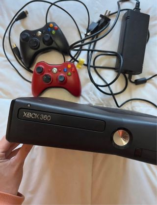 Xbox 360 con 2 controller e alimentatore