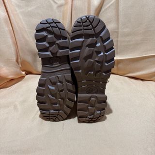 Botas militares marrones y verde oliva