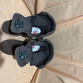 Botas militares marrones y verde oliva