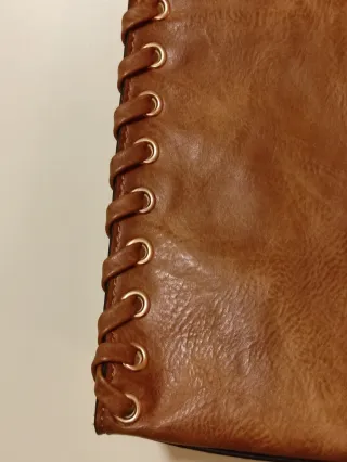 Borsa Saint Laurent YSL in stile marrone con detta