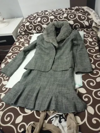 Conjunto Chaqueta y Falda Gris