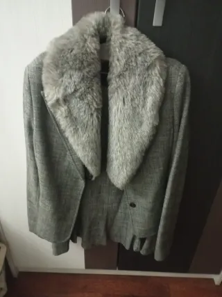 Conjunto Chaqueta y Falda Gris