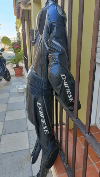 Mono Dainese Talla 50 Negro Piel