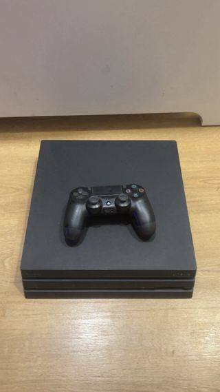Console PS4 Pro Nera + Controller + 4 giochi
