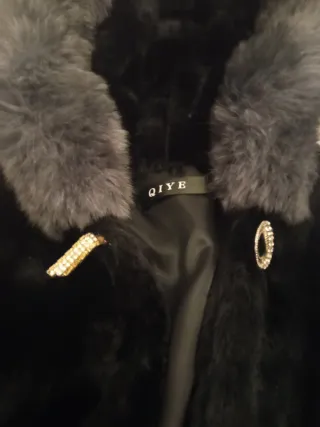 Chaquetón de peluche con capucha