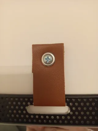 Specchi esagonali con cornice in metallo.