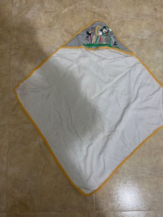 Toalla Capucha Bebé Mickey Mouse Go Wild