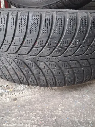 225/50/17....98V 4 Llantas completas bueno estad