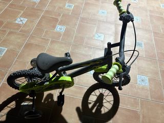 Bicicleta infantil nueva con ruedines