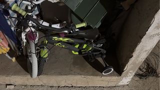 Bicicleta infantil nueva con ruedines