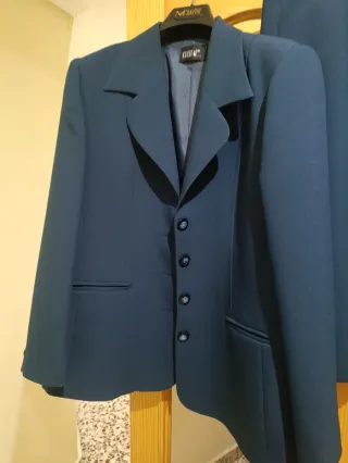 Traje de chaqueta y falda azul