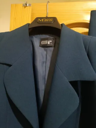 Traje de chaqueta y falda azul