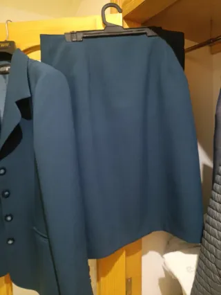 Traje de chaqueta y falda azul