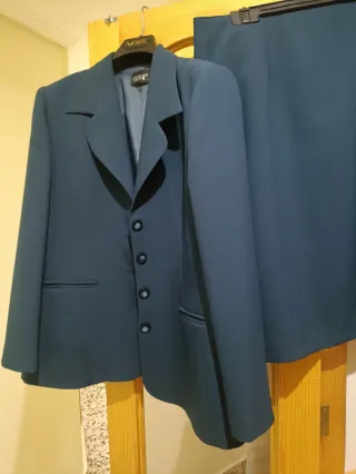 Traje de chaqueta y falda azul