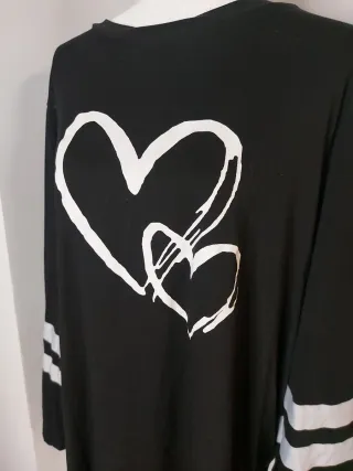 Camiseta manga larga con corazones