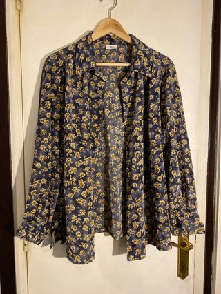 Blusa floral El Corte Inglés azul y amarillo.