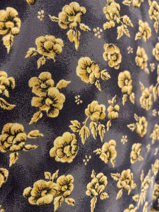Blusa floral El Corte Inglés azul y amarillo.