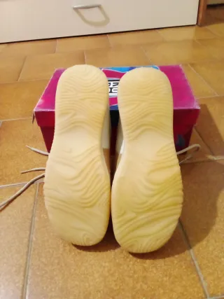 Scarpe bimbi beige n. 33