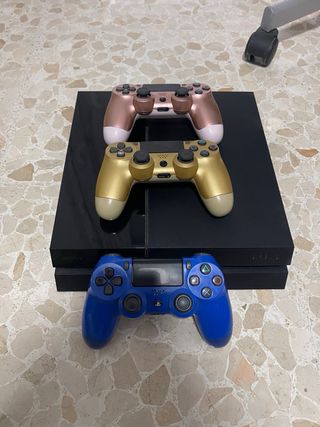 PS4 1TB + 3 Mandos y Juegos