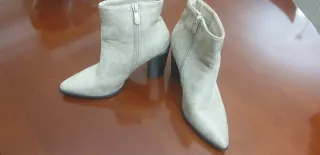 Botines beige tacón