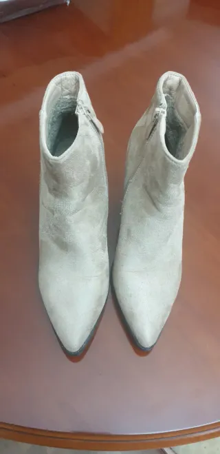 Botines beige tacón