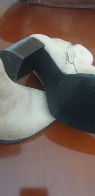 Botines beige tacón
