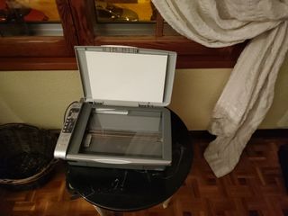 Impresora Multifunción Gris y Blanca