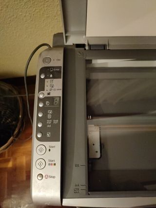 Impresora Multifunción Gris y Blanca