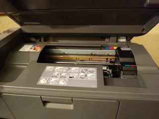 Impresora Multifunción Gris y Blanca